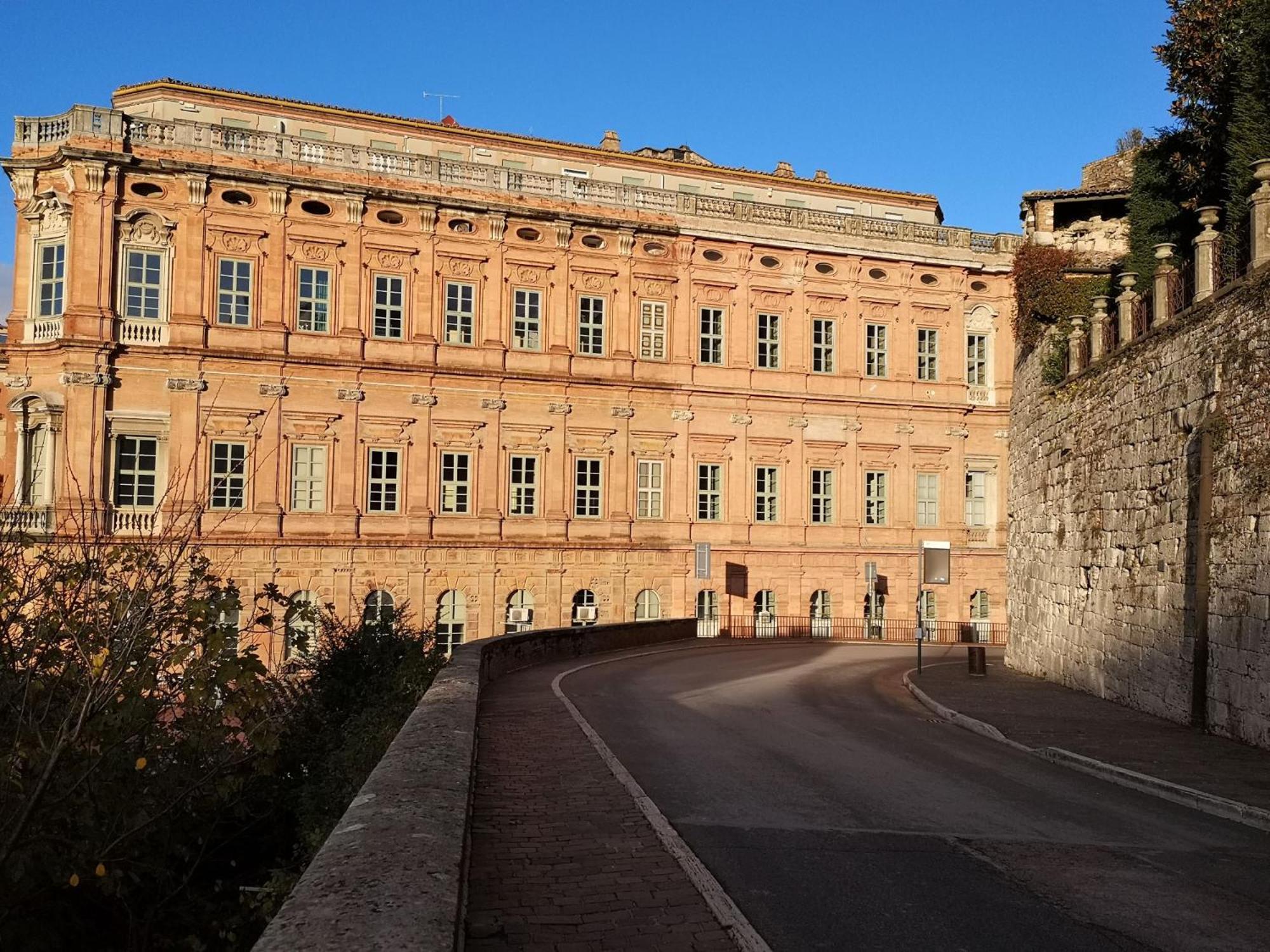Appartamento Dietro Le Quinte Nel Cuore Di Perugia Bagian luar foto